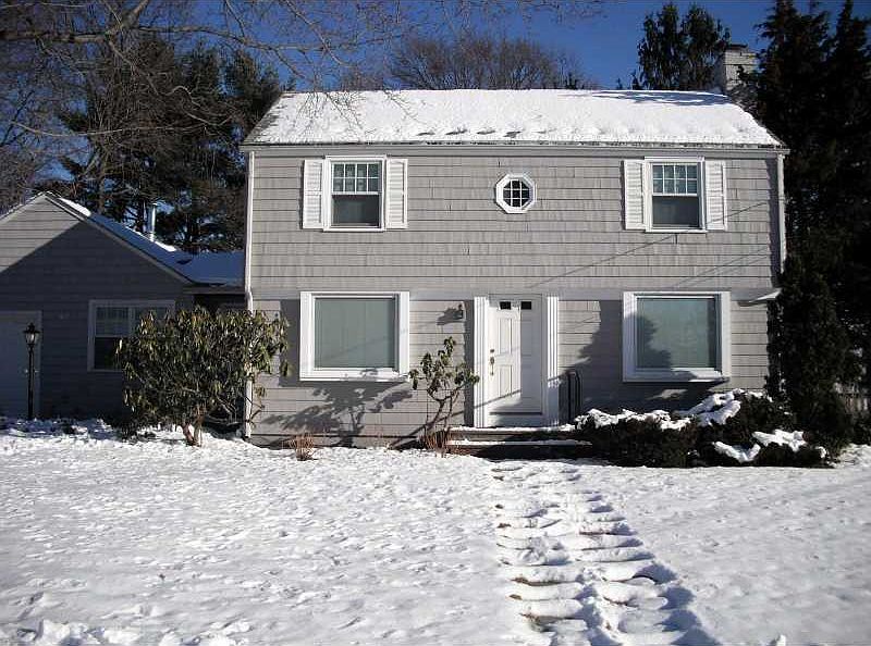1st image of 42 Willow Dr