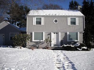 42 Willow Dr, Cranston, RI 02920