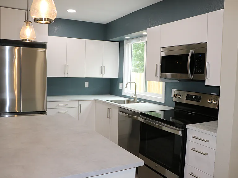 321 Elmwood Dr — Photo 8