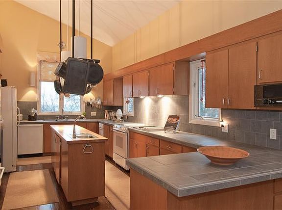 4th image of 5060 W Lakeshore Cir