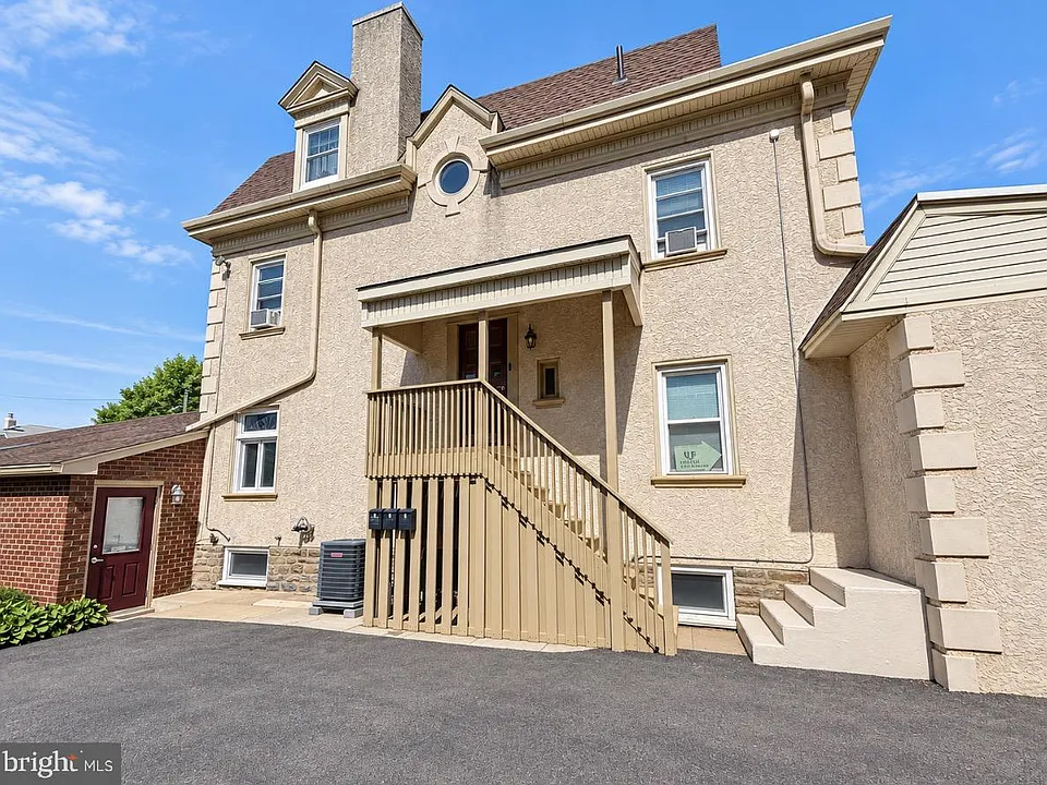 815 Fayette St #2