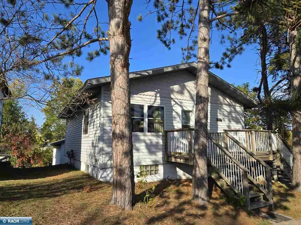 2 8th St NW, Chisholm, MN 55719