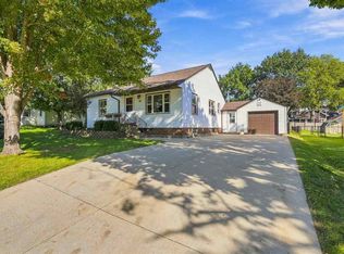 718 3rd St, Kalona, IA 52247