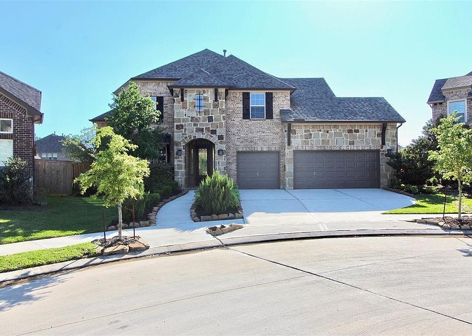 Welcome to 9706 Caldwell Way, located in the Sawmill section of Sienna!