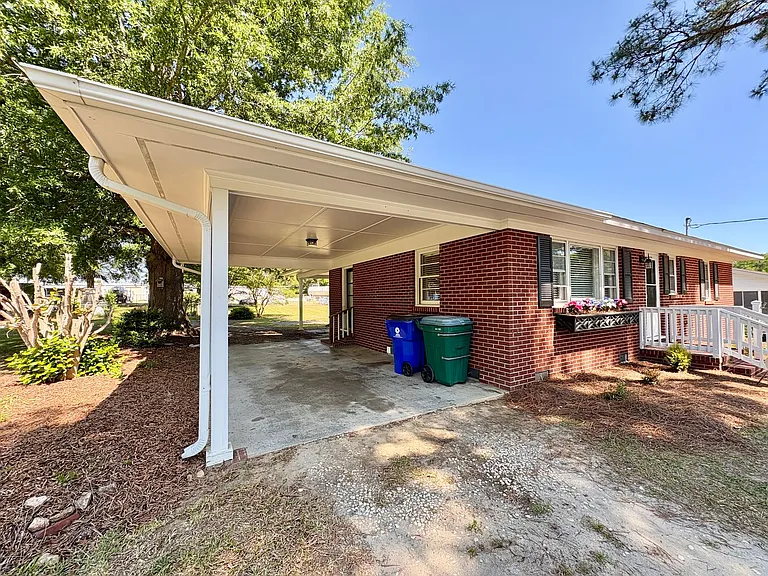 102 N Clarendon Dr — Photo 29