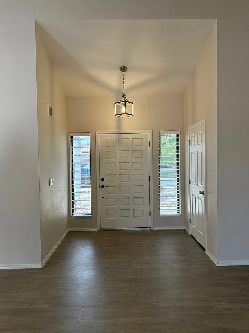 Spacious 3 Bed Tempe Home for Rent! — Photo 2