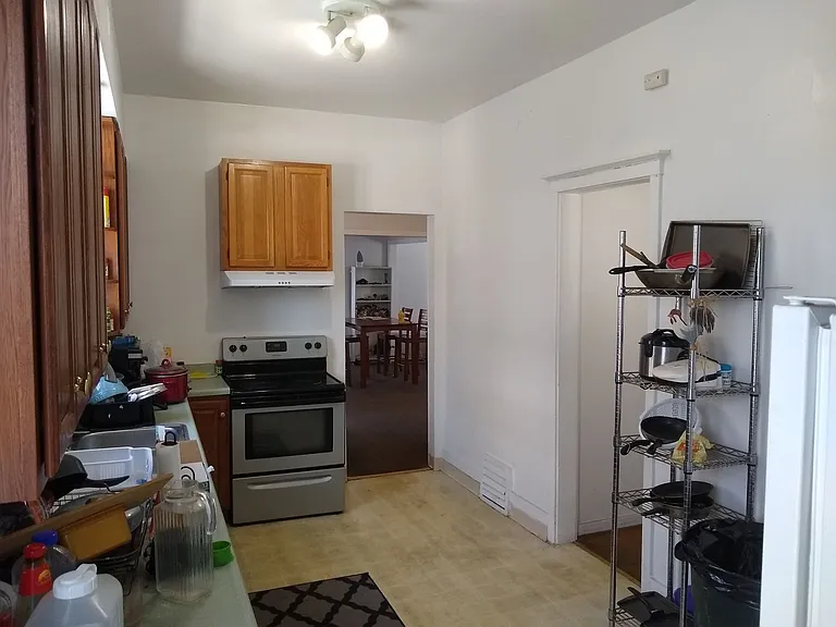 322 Augusta Ave — Photo 7