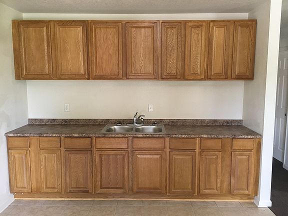 3rd image of 4702 Gloria Cir