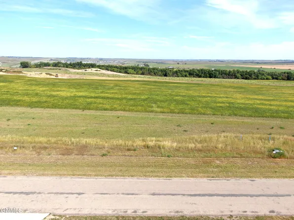 15004 Acadia Dr, Bismarck, ND 58503