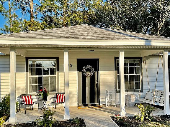 Perfectly charming porch