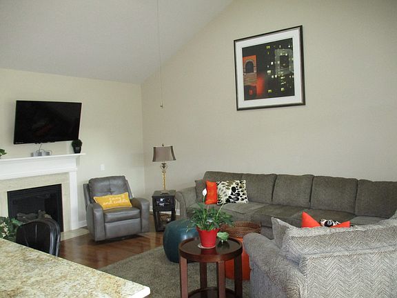 3rd image of 1344 Ashwood Ln