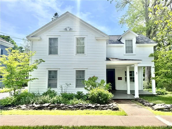 8 William St, Cazenovia, NY 13035