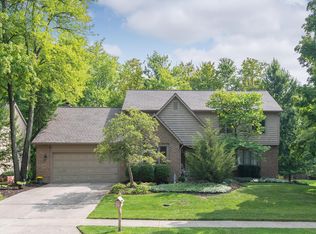 212 Woodedge Cir E, Powell, OH 43065