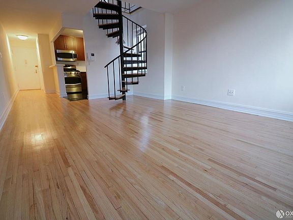4th image of 365 W 52nd St APT 5K