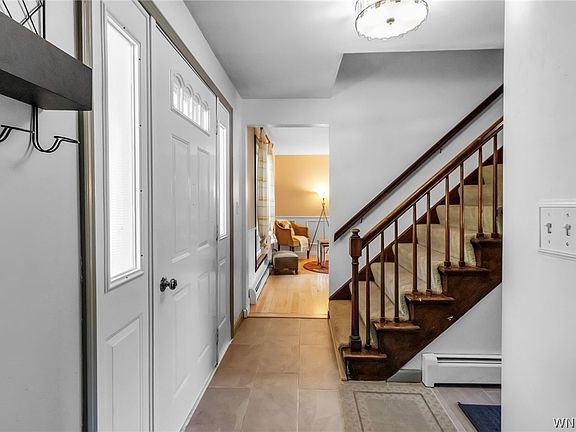 3rd image of 153 Pin Oak Dr