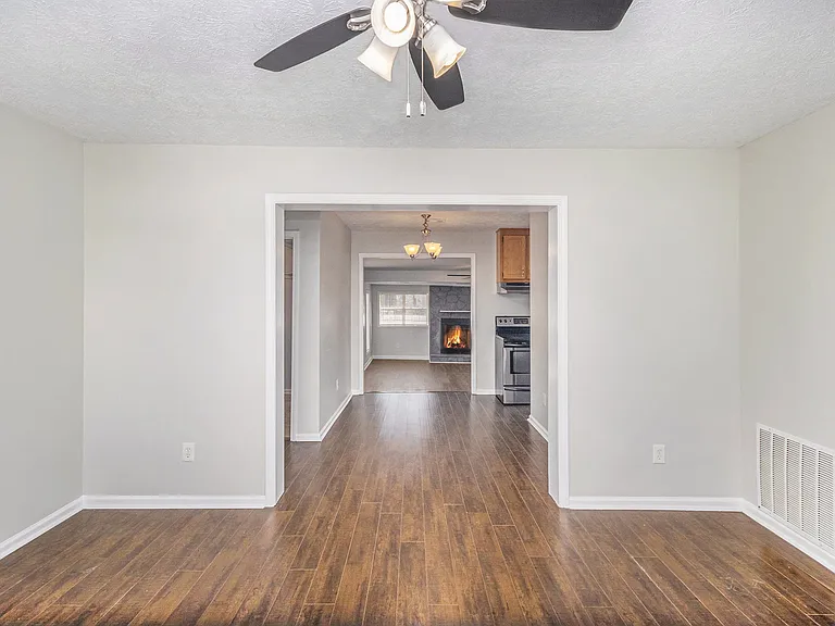 1602 Sycamore Dr NW — Photo 11
