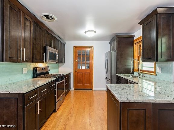 5th image of 545 E 160th Pl