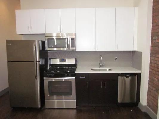 Rented by Full Time Management | media 13