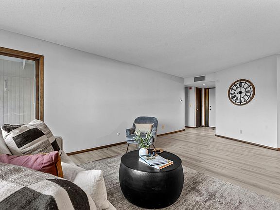 3rd image of 2485 Canabury Dr APT 212