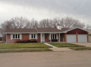 526 N 8th St, Geneva, NE 68361