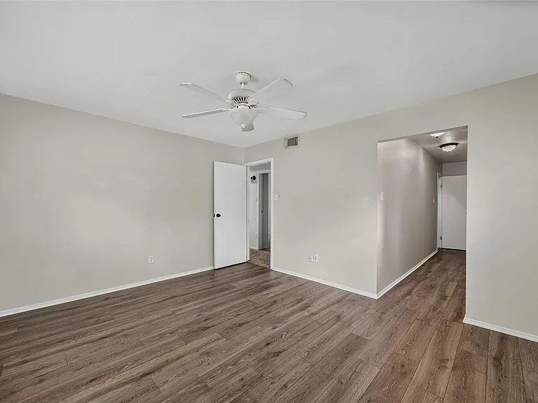 2107 N Red Cedar Cir — Photo 16