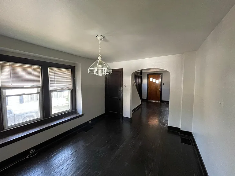 310 Albert St — Photo 2