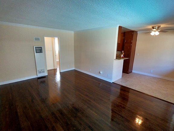 3rd image of 956 Wilcox Ave APT 4