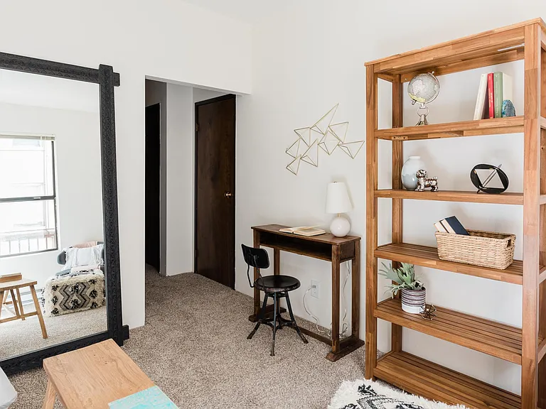Bel Aire Apartments — Photo 5