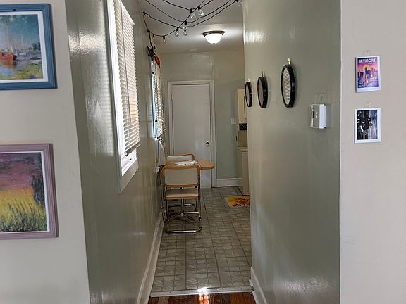 3rd image of 44 Parkin St