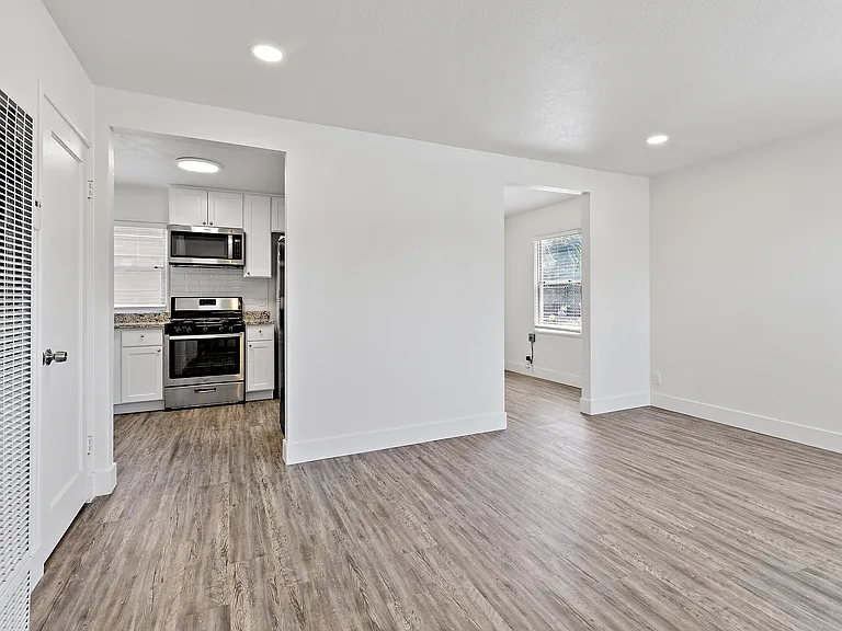 Hesperian Townhomes — Photo 11