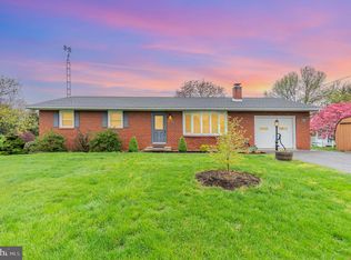 1489 Hillcrest Dr, Chambersburg, PA 17202