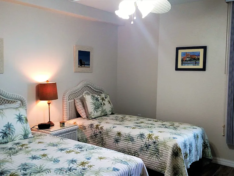 627 Alhambra Rd #702 — Photo 23