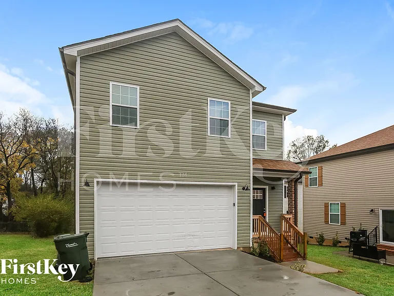 215 Parkwood Dr NW — Photo 3