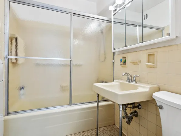 420 East 72nd Street image 8 of 8