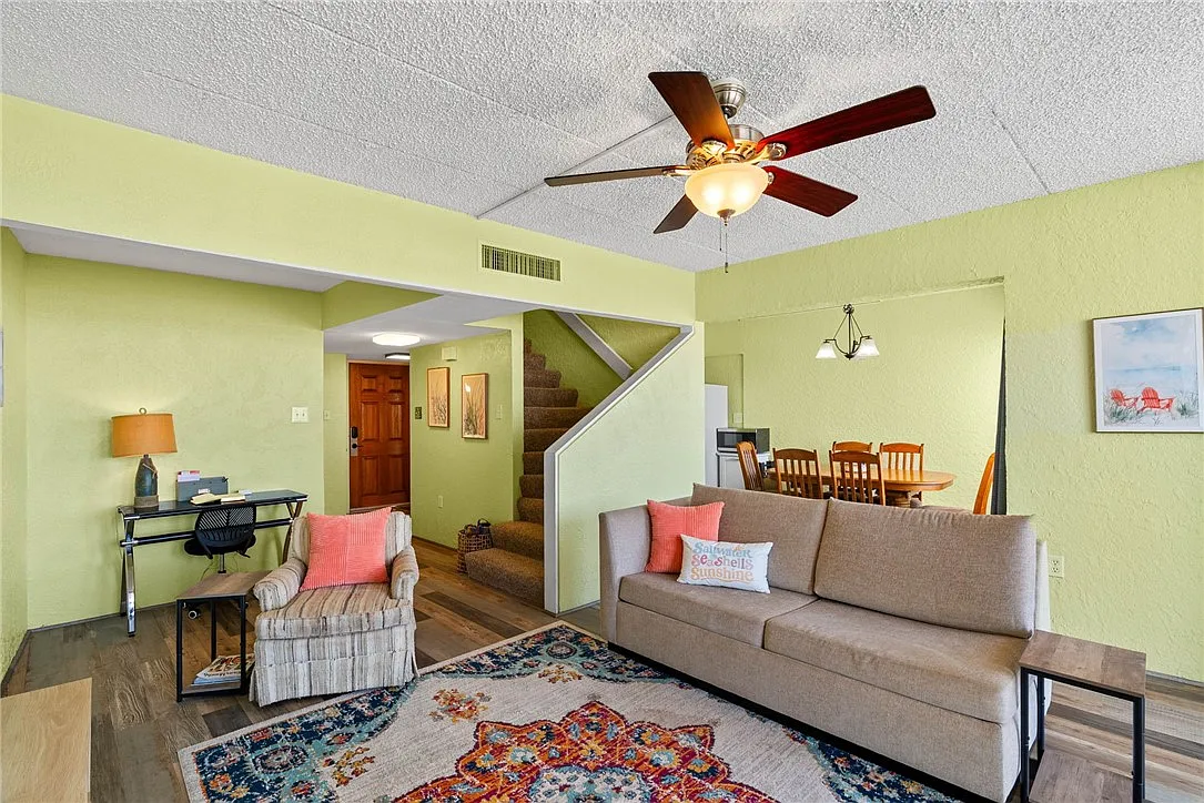 14401 Commodores Dr — Photo 4
