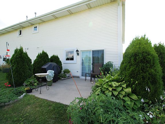 3rd image of W1072 Lewis Ln APT 1