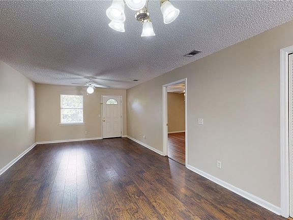 5th image of 153 Winter Chase Ln