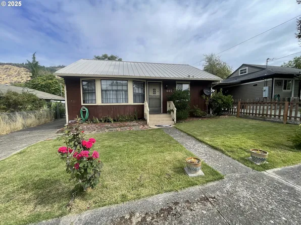 445 NE Broadway St, Myrtle Creek, OR 97457