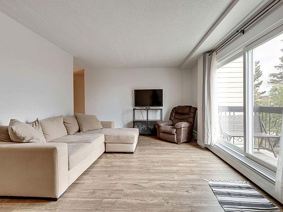 2nd image of 315 Heritage Dr SE #312