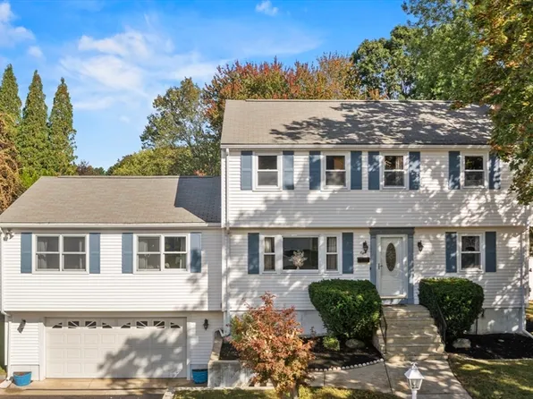 8 Mohawk Path, Bellingham, MA 02019