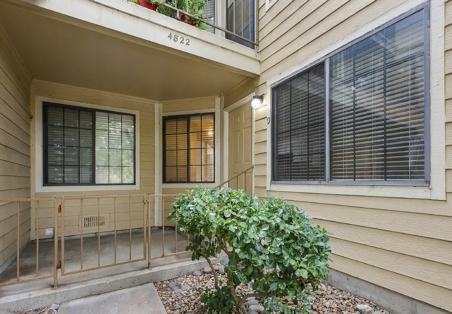 2 bed, 1.0 bath, 745 sqft, $1,955 — Photo 4