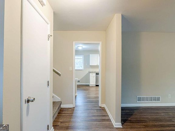 2nd image of 2202 Troutdale Dr