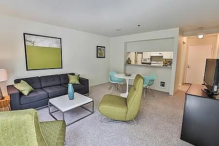 Charbonneau Apartments — Photo 8