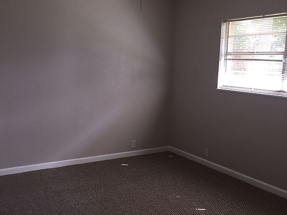 3rd image of 345 Bradford Dr