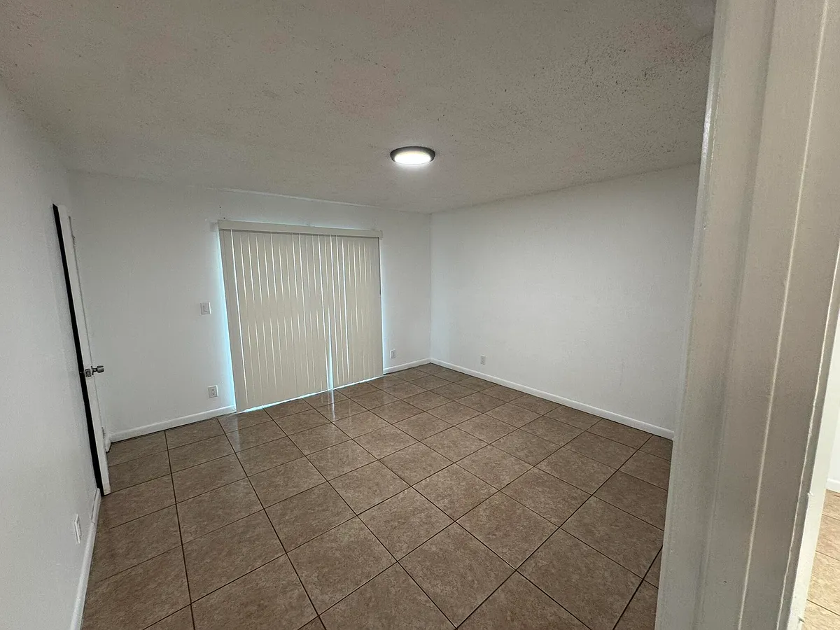 Building Photo - 4356 Maine St #3