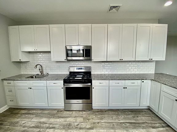 5th image of 2240 S 11th St Floor 3