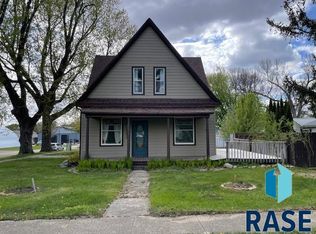 1101 Edgerly St, Larchwood, IA 51241
