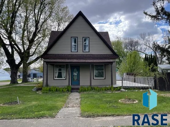 1101 Edgerly St, Larchwood, IA 51241