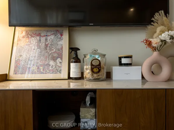 2 Anndale Dr #402, Toronto, ON M2N 0G5