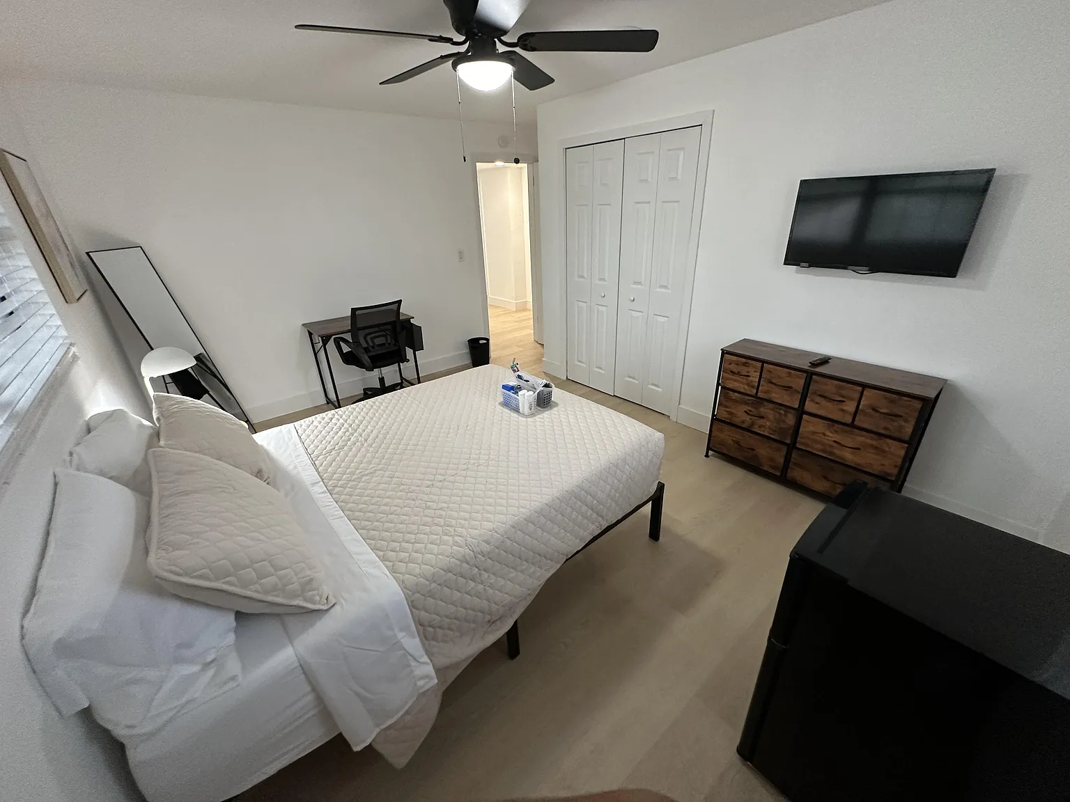 4 bed, 3.0 bath, 2600 sqft, $936 — Photo 1